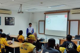 Edukasi safety riding Asmo Kalbar untuk driver Maxim
