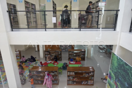 Memanfaatkan waktu libur sekolah di perpustakaan Page 1 Small