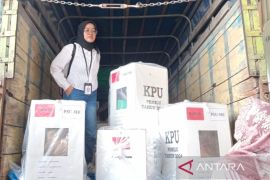 KPU Solok Selatan distribusikan logistik PSU Pemilu Anggota DPD 2024