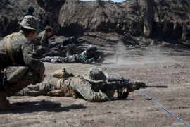 Latihan menembak bersama TNI AL dan UCMC