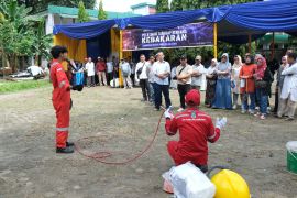 Pusri beri pelatihan tanggap bencana ke warga Kampung Sehati Palembang