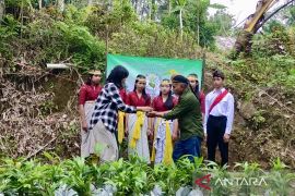 Pemenang LH Internasional Swiss tanam 6.000 rotan di Meratus HST