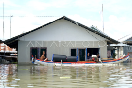 Luapan Danau Limboto rendam rumah warga Page 1 Small