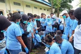BSI Bumi Lestari Maluku bersama PSPL Sorong berikan edukasi bagi nelayan soal nilai sampah