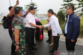 Pj Bupati Taput sambut kunjungan Menko Marinves di Bandara Silangit