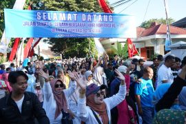 Ratusan peserta ikuti jalan sehat di Kota Kediri peringati Hari Koperasi ke-77