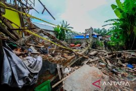 Rumah nelayan di Panimbang Pandeglang rusak parah gara-gara ledakan