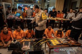 Ditemukan drone dan senjata saat razia narkoba di Kampung Muara Bahari