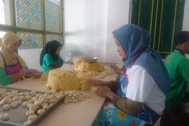 Bakpia Jogkem sediakan "open kitchen" bagi konsumen