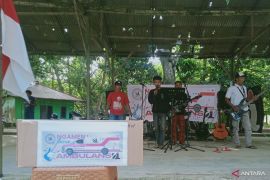 Penggemar IwanFals Penajam  "ngamen" untuk ambulans kemanusiaan