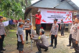 Penuhi kebutuhan air bersih, Polres Pesisir Selatan serahkan sumur bor pada warga Kampung Apa Jaya