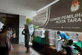 Pengamanan dan Pengawalan Pergeseran Kotak Suara PSUke Gudang Logistik KPU Tarakan oleh Polda Kaltara