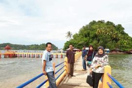 Perbaikan Jembatan Asmara Pantai Carocok Painan dialokasikan Rp 200 Juta