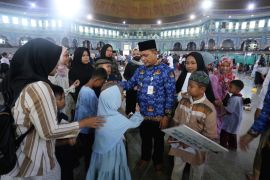 Pemkot Tangerang dan Baznas berikan santunan 1.446 anak yatim