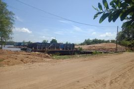 Aktivitas di dermaga Teluk Batang diduga ilegal