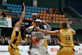 Borneo kalahkan Dewa United  90-76 di Game 1 Playoff IBL