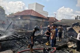 Satu bedeng & dua rumah warga terbakar di Palembang, tak ada korban