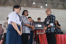 BKKBN bagikan Laptop dan LCD proyektor di Harganas Sulut