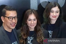 Wulan Guritno bergelut lawan Kimberly Ryder di film "Bangsal Isolasi"