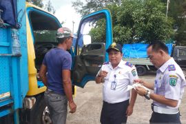 Dishub Belitung cek kelaikan kendaraan di pelabuhan Tanjung Ru