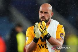 Pepe Reina pensiun dari sepak bola profesional