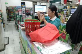 DLH evaluasi larangan penggunaan tas plastik sekali pakai di Mataram