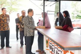 Disperdagkop Madiun salurkan 46 "booth" kontainer untuk UMKM