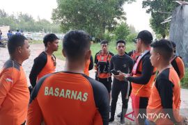 Berita unggulan terkini, Tim SAR fokus cari pilot helikopter polri jatuh hingga babak baru tata kelola tambang timah