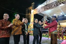 Pemprov Jatim apreasiasi Ubaya-DPRD Jatim lestarikan budaya