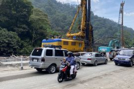 Ruas jalan Padang Panjang-Sicincin terdampak banjir dapat dilalui mulai hari ini