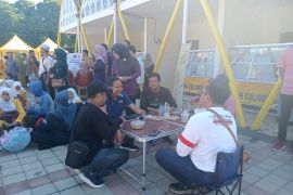 Disdag bantu alat dagang bagi UMKM kuliner di Teras Udayana Mataram