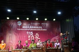 Goyang Gemu Fa Mi Re dan permainan gamelan tampil di Beijing