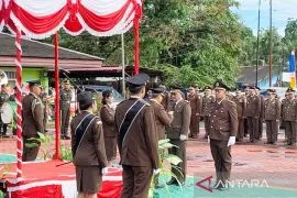 Insan Adhyaksa Kejati Papua Barat terima Satyalancana Karya Satya
