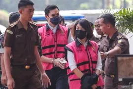 Indonesia's AGO hands over two more key suspects in tin bribery case