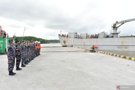 TNI AL kerahkan KRI dan patkamla cari kapal hilang di perairan Asmat