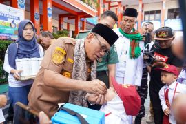Wali Kota Cilegon targetkan 100 persen anak usia 0-7 tahun diimunisasi polio