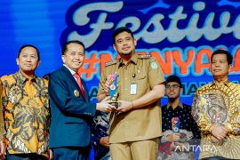 Ini penghargaan diterima Bobby Nasution di hari koperasi