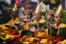 Mahasiswa UNP kenalkan tari tradisi Sumatra melalui pertunjukan di Padang