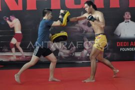 Latihan atlet Wushu dan Sambo Bengkulu jelang PON XXI