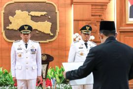 Pj Gubernur Jatim lantik Pj Bupati Bondowoso dan Pj Bupati Jombang