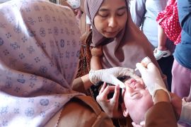 Sukseskan PIN polio, warga Lebak padati posyandu