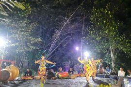 Warga Jember lestarikan kesenian tradisional dalam Purnama di Jambuan