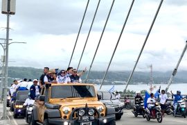 Simpatisan konvoi sambut kedatangan pasangan cagub Maluku Murad-Michael di JMP