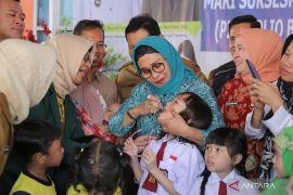 Pemkot Palembang beri imunisasi polio 236.000 anak