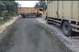 Jalan Sudirman Sungai Apit hancur, truk ODOL dan Peron Sawit ilegal penyebabnya