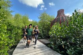 Sambut HUT KRM, Pemkot Surabaya dan warga tanam ribuan mangrove