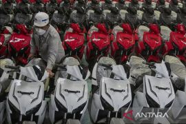 Presiden Prabowo resmikan ekosistem motor listrik nasional di Cikarang