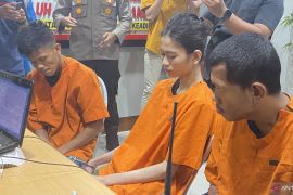 Batalkan pesanan, waria di Pekanbaru peras pelanggan