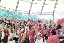 Hari Anak Nasional, OJK perkuat literasi keuangan murid SD di Banten