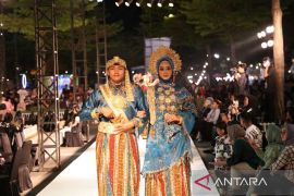 Pemkot Makassar tampilkan peragaan baju adat Bugis-Makassar di F8